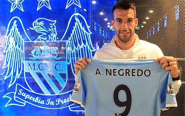 Jucatorul de fotbal Alvaro Negredo de la Manchester City