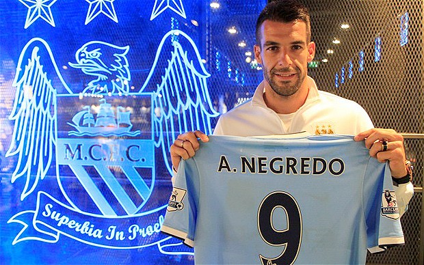 Jucatorul de fotbal Alvaro Negredo de la Manchester City